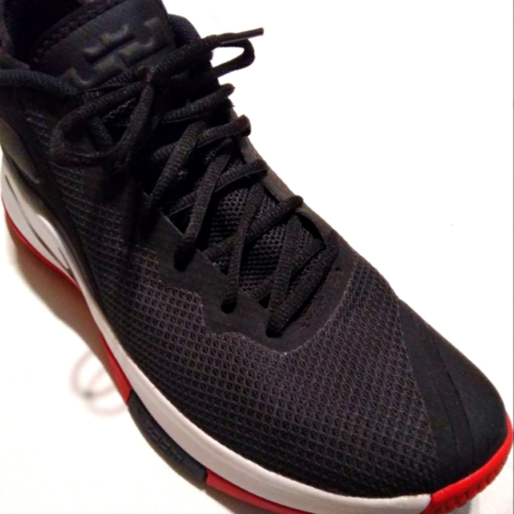 Labron James "Witness"  size 11 black and red basketball shoe